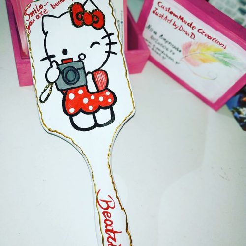 xylini voyrtsa mallion zografismeni hello kitty